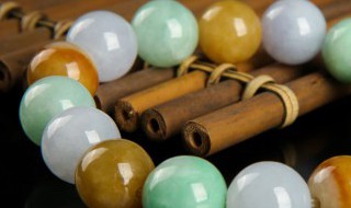 翡翠晶体结构（翡翠晶体结构明显）