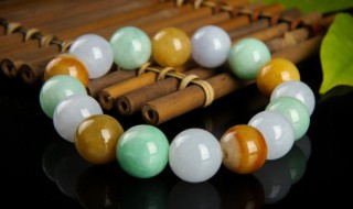 假的翡翠手镯 假的翡翠手镯戴上会变色吗