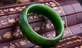 玻璃种翡翠帝王绿（玻璃种翡翠帝王绿京东）