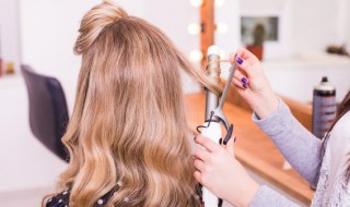 吹风机怎么吹发型（吹风机怎么吹发型短发男）