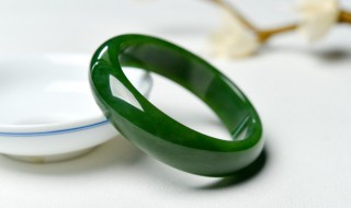 玻璃种的翡翠(玻璃种的翡翠手镯)