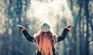 2022朋友圈下雪说说心情短语（下雪发朋友圈短句2020）