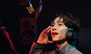 再拥抱我一夜再拥抱我是什么歌（让我再拥抱你一次是什么歌）