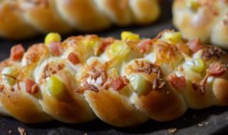 芝士火腿肠面包的做法 芝士和火腿肠的做法