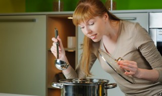 番茄土豆鱼汤的做法 番茄土豆鲫鱼汤的做法