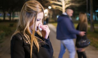 被分手的说说心情短语（被分手的说说心情短语 感到伤心无助的说说大全）