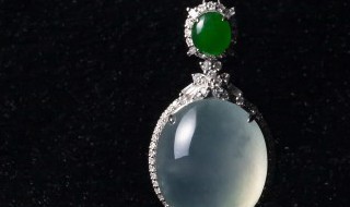 翡翠挂件的价格(翡翠挂件的价格和图片)