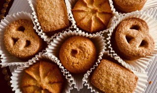 打开一段时间为什么饼干会变软面包会变硬