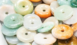 翡翠手镯有裂纹价格 有裂的翡翠手镯价格