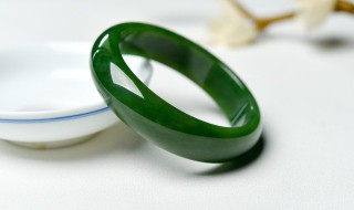 翡翠貔貅吊坠多少钱（翡翠貔貅吊坠多少钱一个）