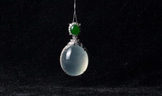 翡翠观音吊坠多少钱（翡翠观音吊坠多少钱一个）