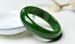 翡翠镯子选择（怎么选择翡翠玉镯）