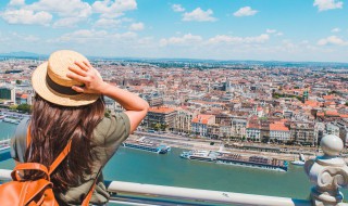 旅游文艺的句子说说心情短语（关于旅游的文艺句子说说心情）