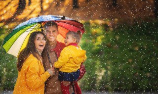 朋友圈下雨的心情说说2022（要下雨了朋友圈说说）