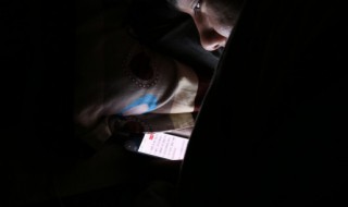 苹果手机电池变黄怎么回事 苹果手机显示电池变黄是什么原因