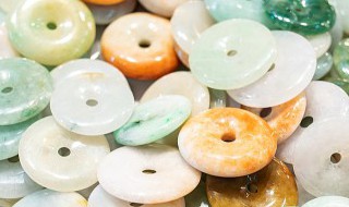 翡翠挂件一般多少钱 翡翠挂件一般多少钱一克