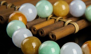 最便宜的翡翠多少钱（最便宜的翡翠多少钱一克）