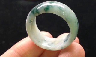 翡翠戒指多少钱 18k金镶嵌翡翠戒指多少钱