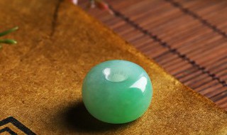 玻璃种翡翠多少钱一克 玻璃种翡翠多少钱一公斤