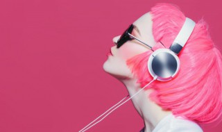 抖音回到古城里的小河边是什么歌（抖音歌曲小河边）