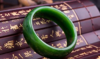 翡翠镯怎么保养(如何保养翡翠玉镯)