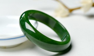 翡翠镯怎么养(翡翠镯怎么养人)