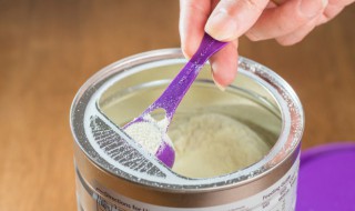 一罐奶粉打开能放多久（一罐奶粉打开多久就不能喝了）