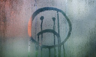 句句心碎的朋友圈文案(朋友圈伤感文案一句话)