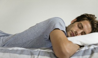 梦到自己来大姨妈(梦到自己来大姨妈了弄得到处都是血)