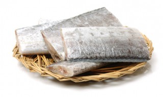 红烧茄子带鱼的做法（红烧带鱼茄子的家常做法）