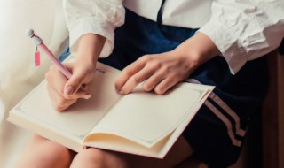 三观不正却很火的文案（你听过哪些三观超正的文案）