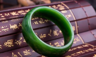 翡翠手镯的款式介绍（翡翠手镯款式大全）