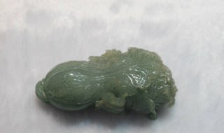 翡翠白菜寓意什么（翡翠玉雕白菜的寓意）