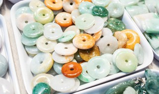 翡翠戒指的价格（翡翠戒指环价格）