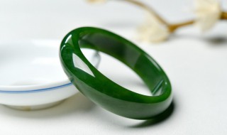 缅甸翡翠多少钱（缅甸翡翠多少钱一克）