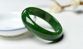 翡翠多少钱一斤（翡翠多少钱一克）