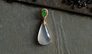 翡翠水滴吊坠有什么寓意 水滴形翡翠吊坠的寓意