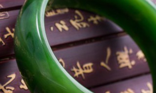 a货翡翠手镯什么意思（翡翠玉手镯a货是什么意思）