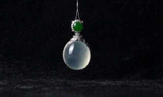 翡翠金镶玉a货什么价(翡翠玉a货吊坠价格)