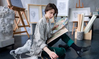 玄关画挂孔雀图什么含义 玄关画孔雀图片