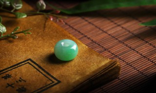 A货翡翠有什么特证(有a货证的翡翠是真的a货吗)