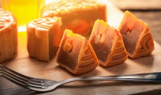 吃月饼的风俗来历 吃月饼的风俗来历唐