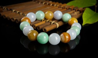 翡翠手镯紫色的代表什么意思（玉手镯紫色的叫什么）