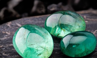 翡翠原石产地是哪里(翡翠原石长在哪里)