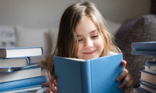 微信名女生英文（微信名女生英文名带符号）