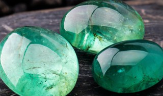 翡翠优化打蜡是什么意思（优化打蜡的翡翠对身体有害吗）
