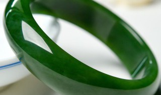 翡翠中福是什么意思 翡翠福瓜的寓意