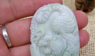 蛋面翡翠的意思是什么（什么叫翡翠蛋面）