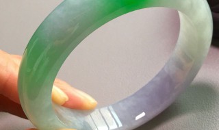 翡翠手镯春带彩是什么意思 翡翠手镯春带彩的寓意是什么