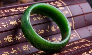 玉手镯与翡翠手镯的区别是什么 翡翠镯子和玉镯子的区别